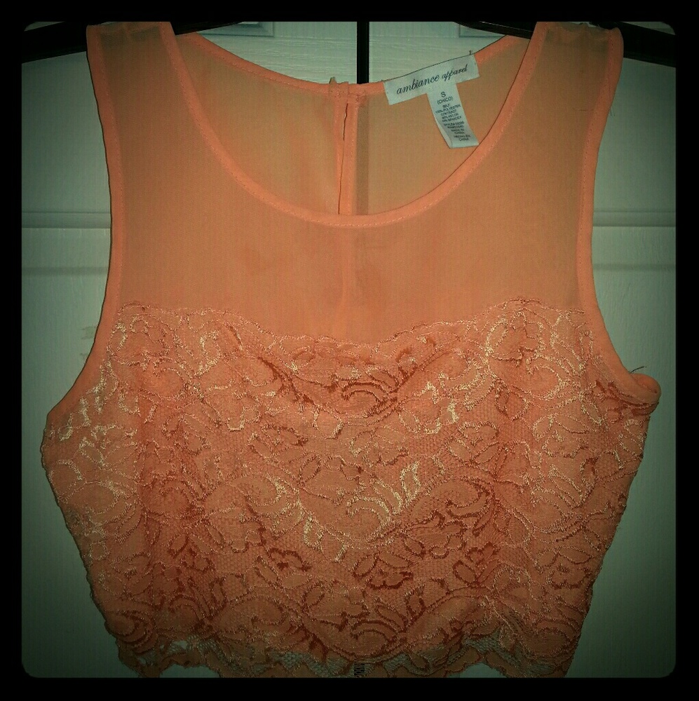 Cropped peach sleeveless blouse